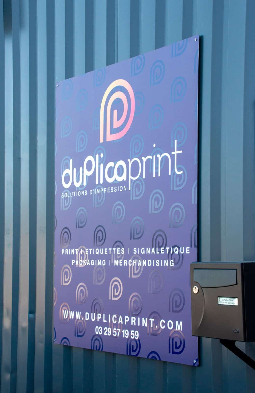 Le panneau Duplica Print à l’entrée de l’atelier