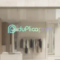 Lettrage et logo découpés — Vinyle holographique